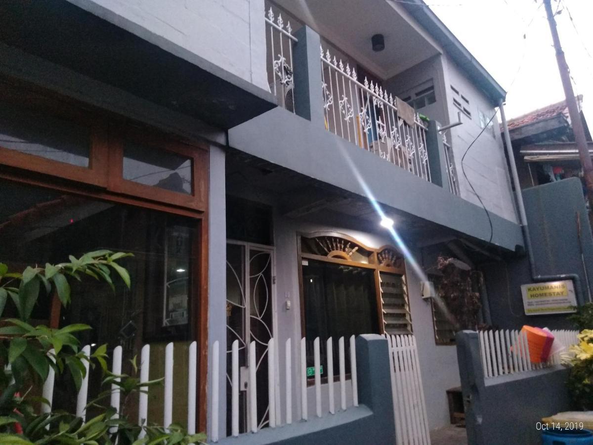 Spot On 2033 Kayumanis Homestay Syariah Giacarta Esterno foto