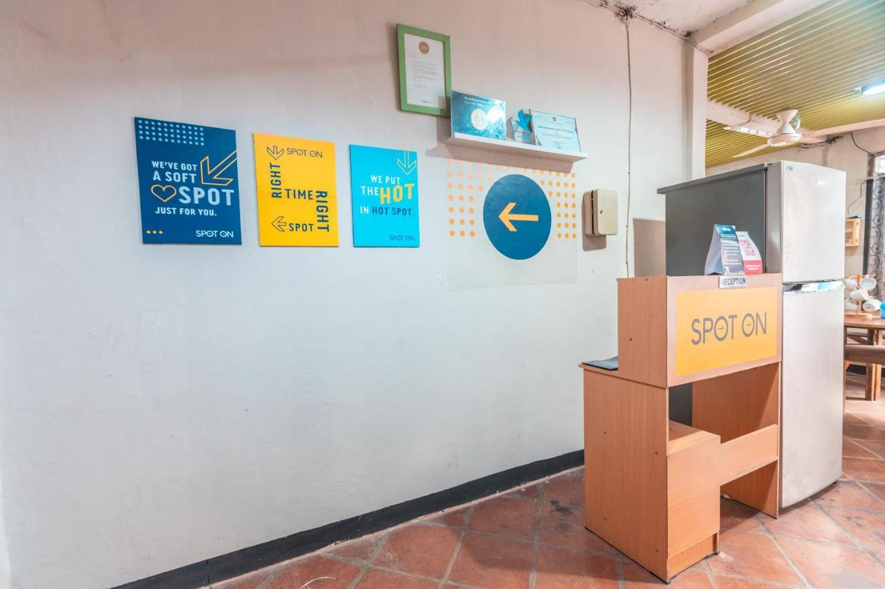 Spot On 2033 Kayumanis Homestay Syariah Giacarta Esterno foto