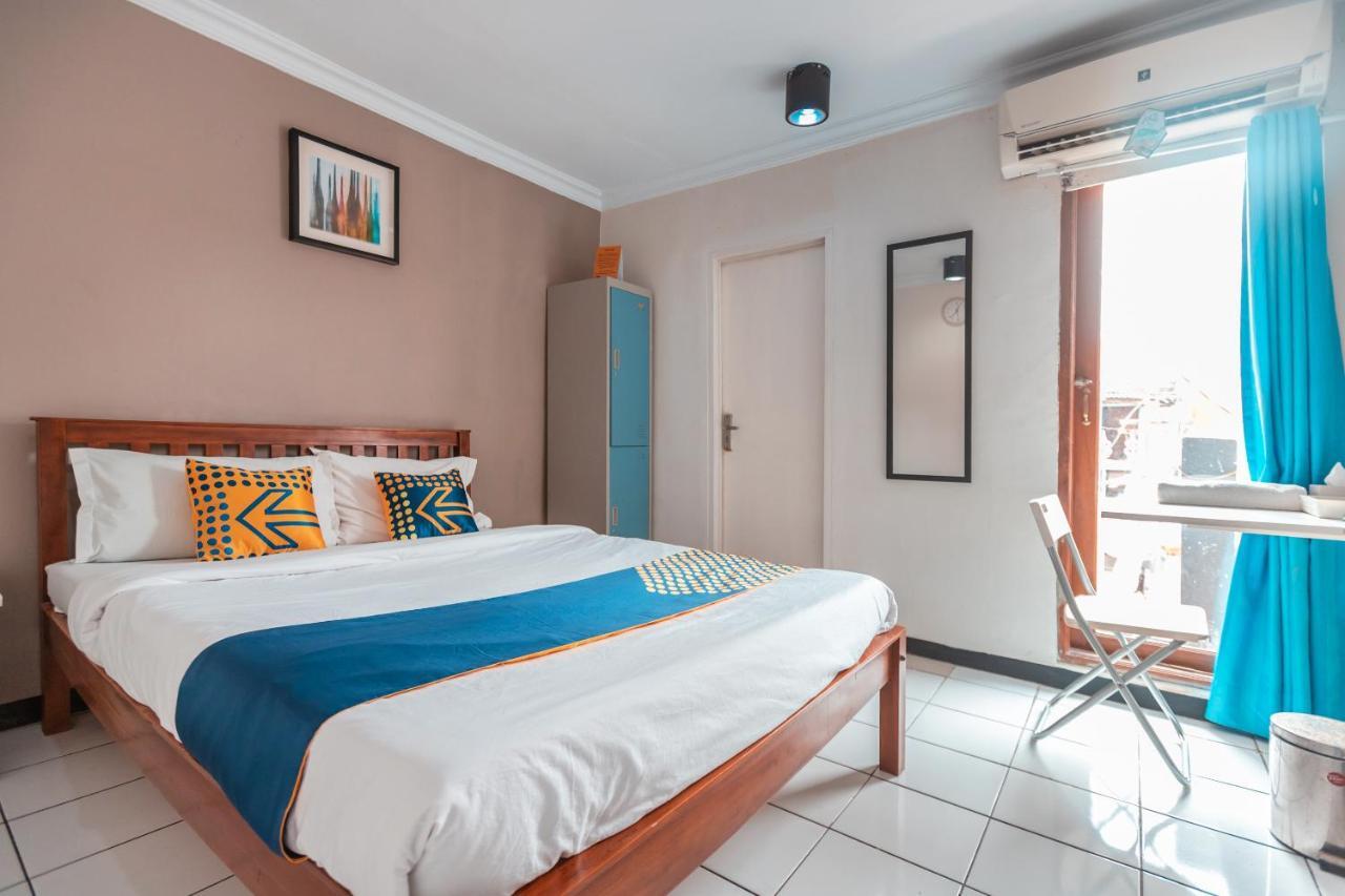 Spot On 2033 Kayumanis Homestay Syariah Giacarta Esterno foto