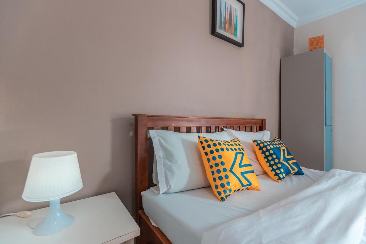 Spot On 2033 Kayumanis Homestay Syariah Giacarta Esterno foto