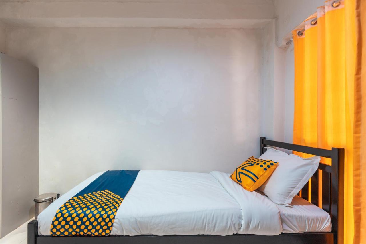 Spot On 2033 Kayumanis Homestay Syariah Giacarta Esterno foto