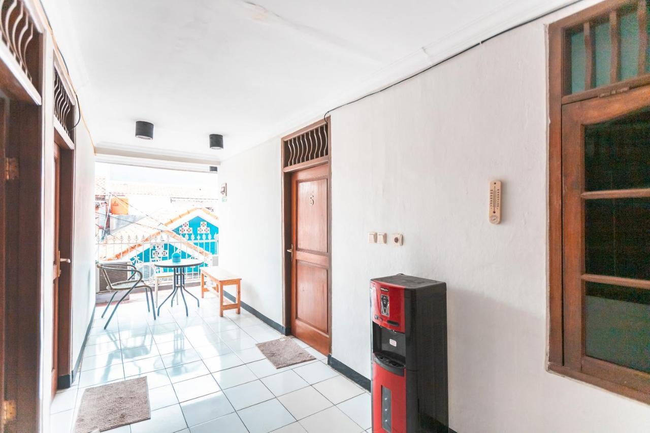 Spot On 2033 Kayumanis Homestay Syariah Giacarta Esterno foto